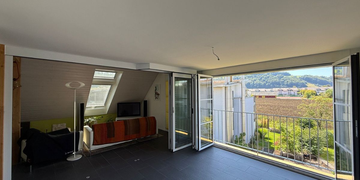 Glasschiebewand fuer Loggia alles offen in Boll - Filtra AG