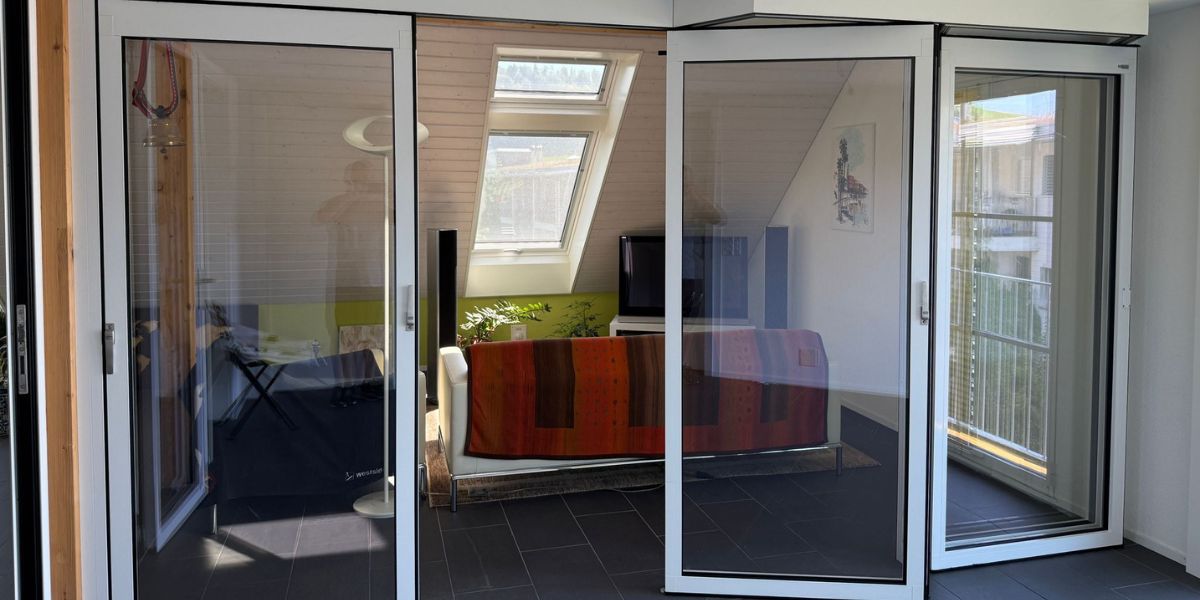 Glasschiebewand fuer Loggia geschoben filtra AG