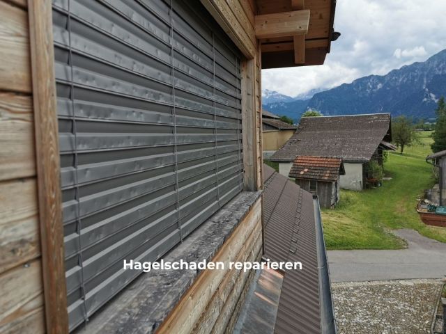 Storen Service Thun – Hagelschaden an Lamellenstoren vor Reparatur | Filtra AG
