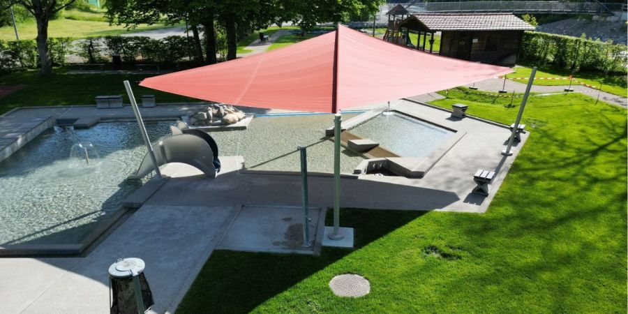 elektrische Sonnensegel in der Badi Steffisburg